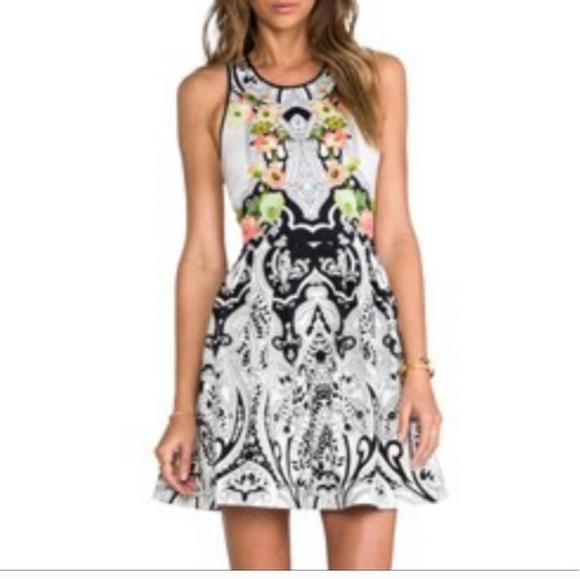 JUICY COUTURE Black and White Print With Peach,Green Floral Sleeveless Dress. 8 - Picture 12 of 12